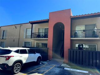 10836 N Kendall Dr V14, Miami, FL 33176