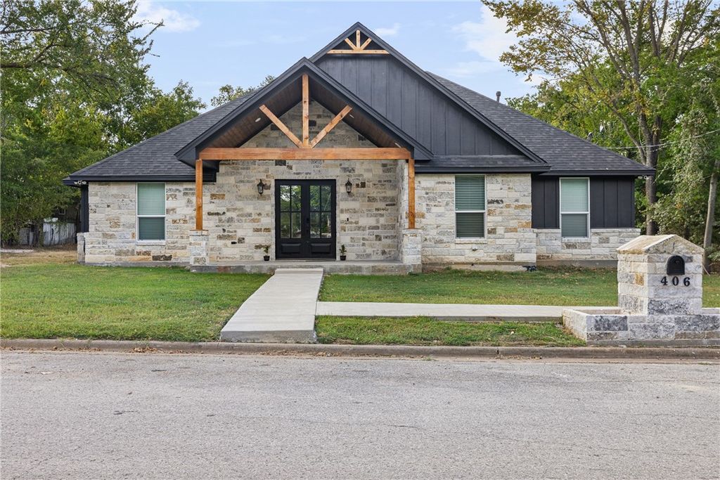 406 East Davis Street, Hearne, TX 77859 — exterior