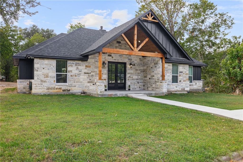 406 East Davis Street, Hearne, TX 77859 — photo 2