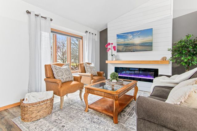 1677 124th Avenue NE, Blaine, MN 55449