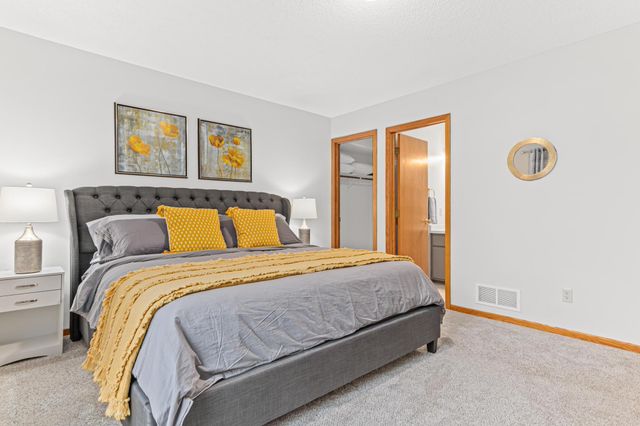 1677 124th Avenue NE, Blaine, MN 55449