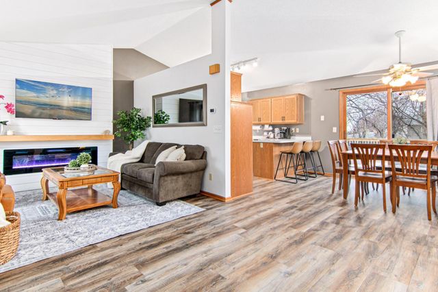 1677 124th Avenue NE, Blaine, MN 55449