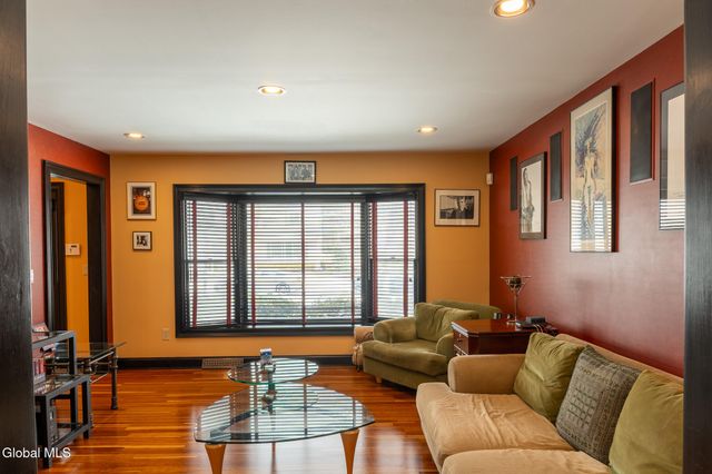 15 Frances Lane, Bethlehem, NY 12203