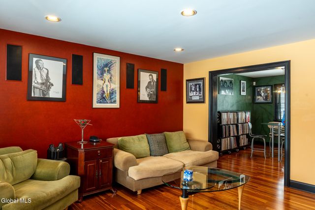 15 Frances Lane, Bethlehem, NY 12203