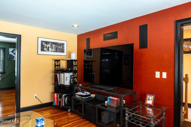 15 Frances Lane, Bethlehem, NY 12203