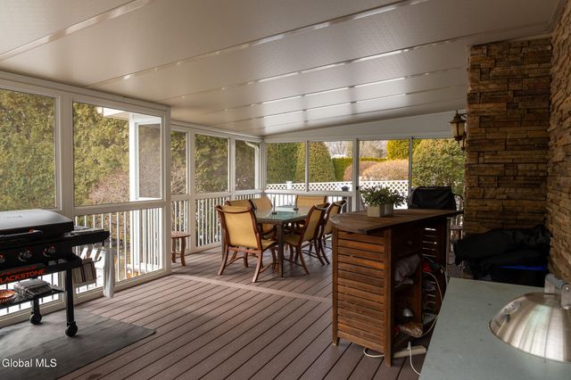 15 Frances Lane, Bethlehem, NY 12203