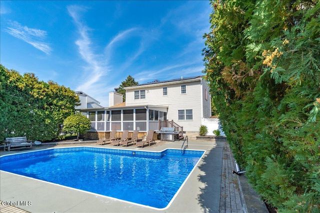 15 Frances Lane, Bethlehem, NY 12203