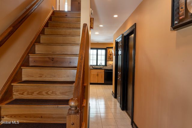 15 Frances Lane, Bethlehem, NY 12203