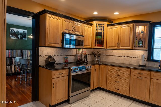 15 Frances Lane, Bethlehem, NY 12203