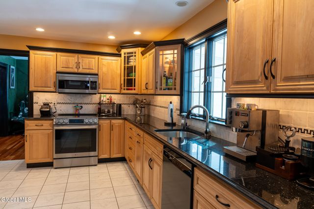 15 Frances Lane, Bethlehem, NY 12203