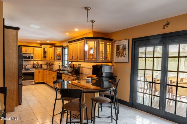 15 Frances Lane, Bethlehem, NY 12203