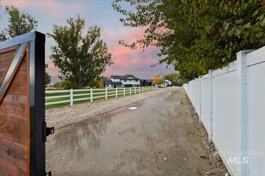 1417 N Kcid Rd, Caldwell, ID 83605 photo 3