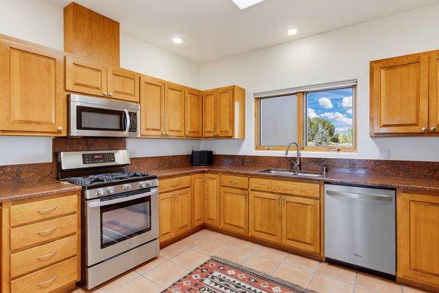 11 Descanso Road, Santa Fe, NM 87508