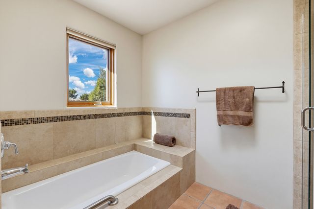 11 Descanso Road, Santa Fe, NM 87508