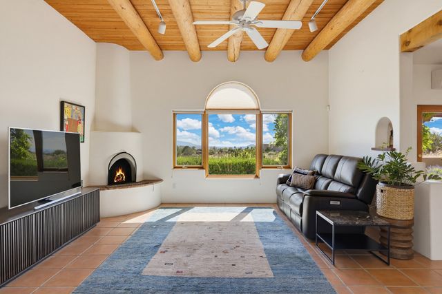 11 Descanso Road, Santa Fe, NM 87508