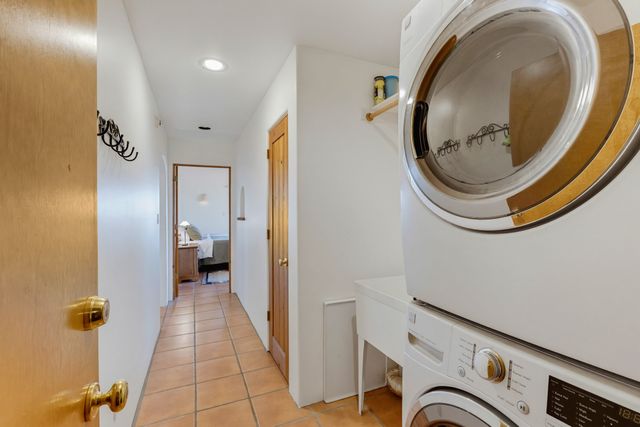 11 Descanso Road, Santa Fe, NM 87508