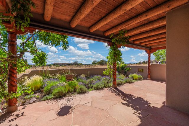 11 Descanso Road, Santa Fe, NM 87508
