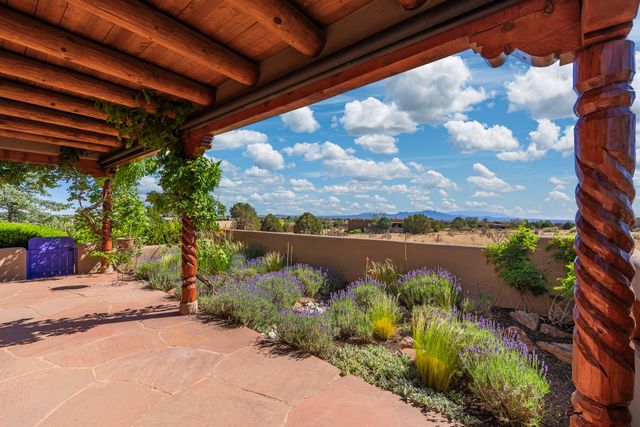 11 Descanso Road, Santa Fe, NM 87508