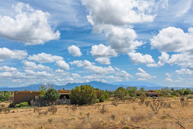 11 Descanso Road, Santa Fe, NM 87508