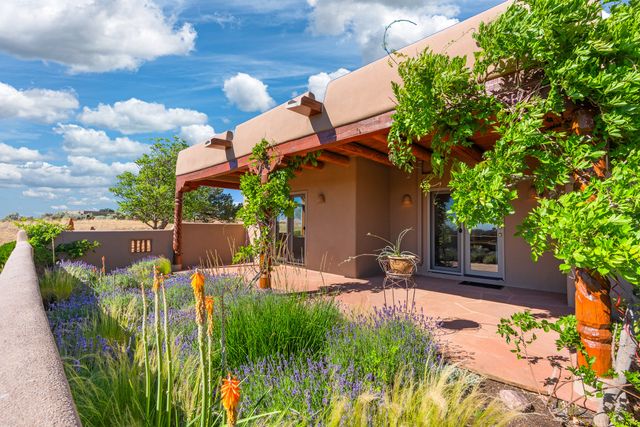 11 Descanso Road, Santa Fe, NM 87508