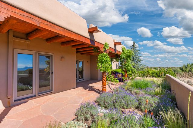 11 Descanso Road, Santa Fe, NM 87508
