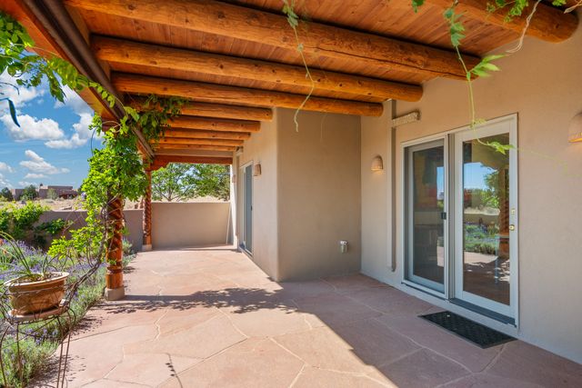 11 Descanso Road, Santa Fe, NM 87508