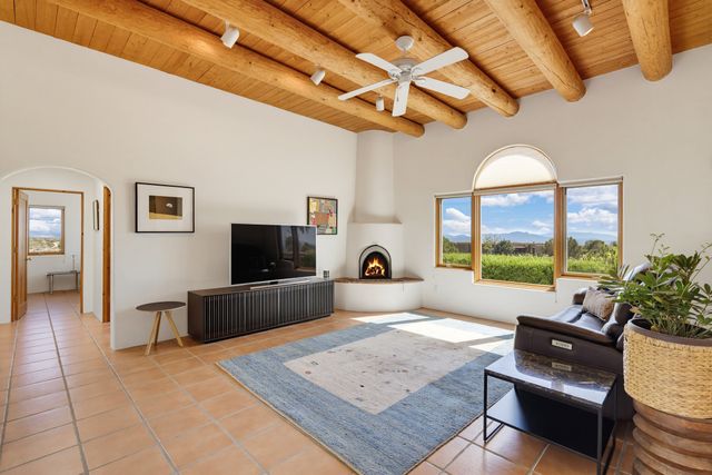 11 Descanso Road, Santa Fe, NM 87508
