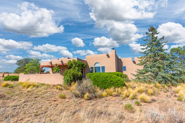 11 Descanso Road, Santa Fe, NM 87508