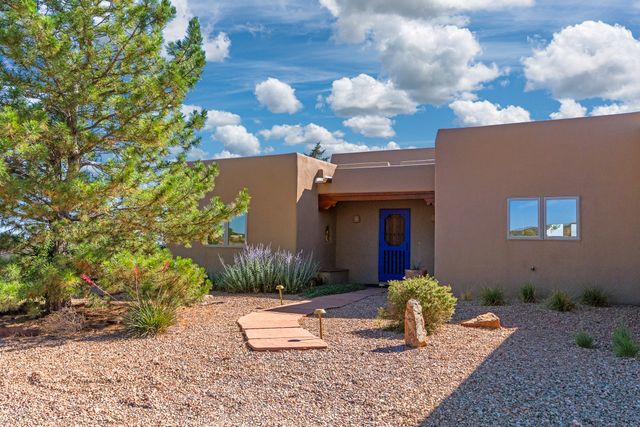 11 Descanso Road, Santa Fe, NM 87508
