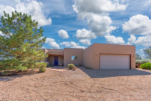 11 Descanso Road, Santa Fe, NM 87508