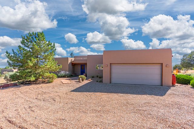 11 Descanso Road, Santa Fe, NM 87508