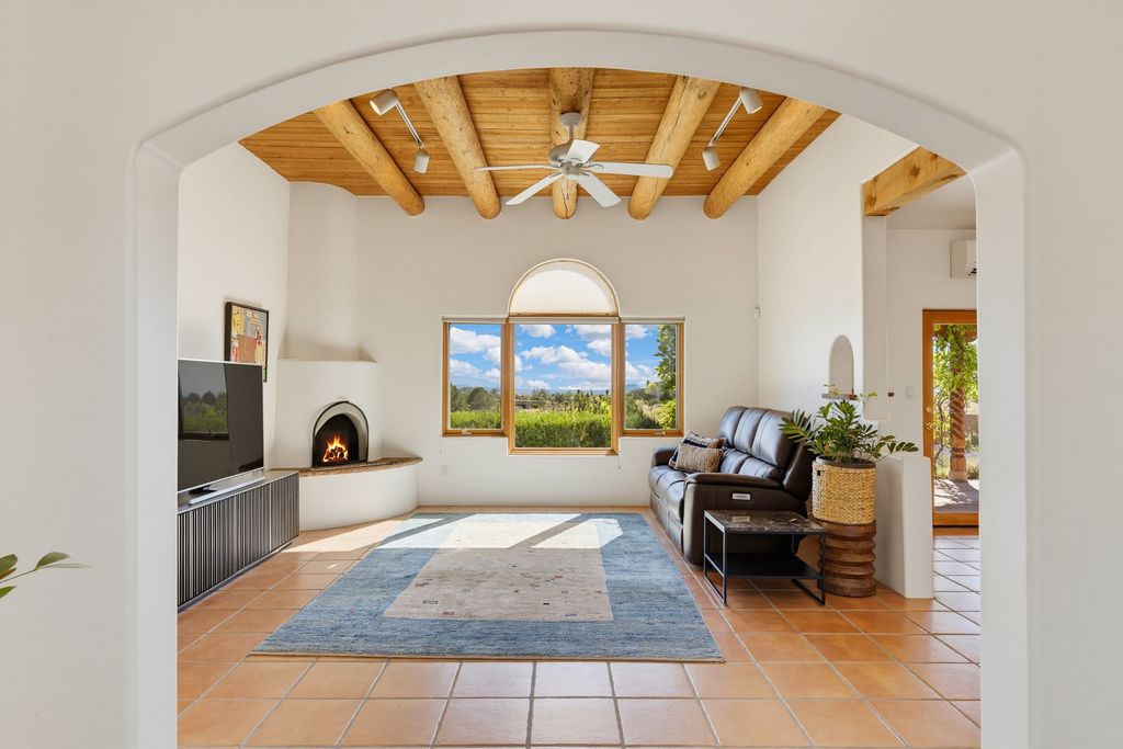 11 Descanso Road, Santa Fe, NM 87508