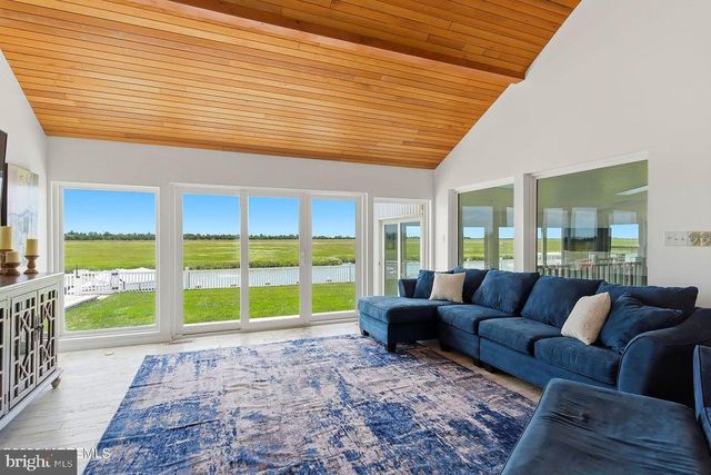 180 COUNTRY CLUB BLVD, Tuckerton, NJ 08087