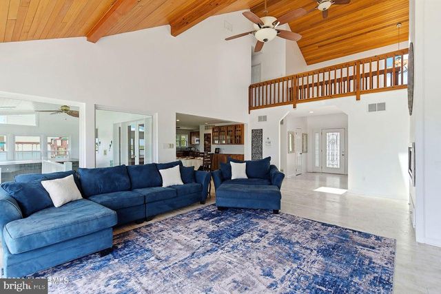 180 COUNTRY CLUB BLVD, Tuckerton, NJ 08087