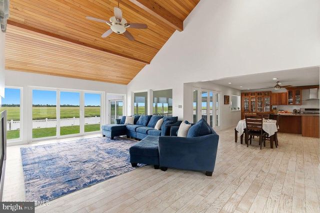 180 COUNTRY CLUB BLVD, Tuckerton, NJ 08087