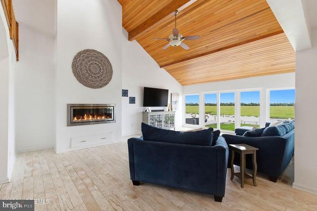 180 COUNTRY CLUB BLVD, Tuckerton, NJ 08087