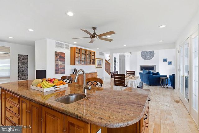 180 COUNTRY CLUB BLVD, Tuckerton, NJ 08087