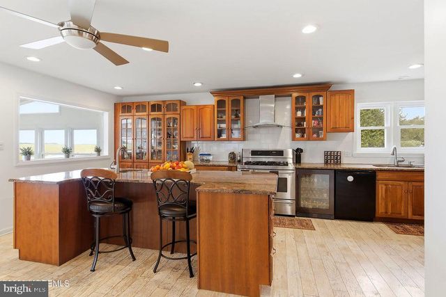 180 COUNTRY CLUB BLVD, Tuckerton, NJ 08087