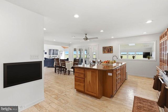 180 COUNTRY CLUB BLVD, Tuckerton, NJ 08087