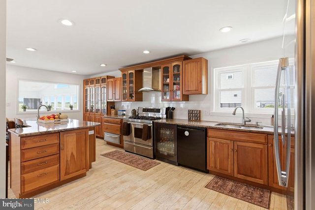 180 COUNTRY CLUB BLVD, Tuckerton, NJ 08087