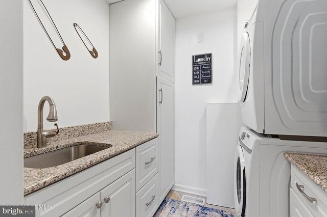 180 COUNTRY CLUB BLVD, Tuckerton, NJ 08087