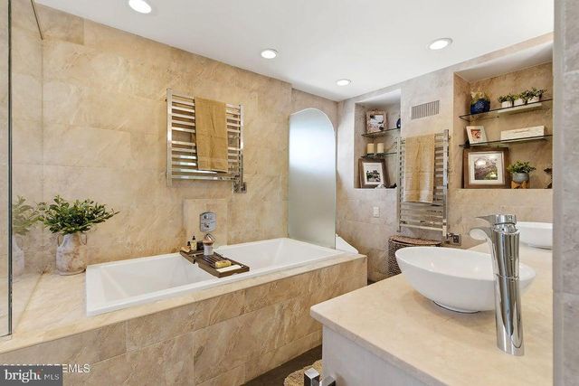 180 COUNTRY CLUB BLVD, Tuckerton, NJ 08087