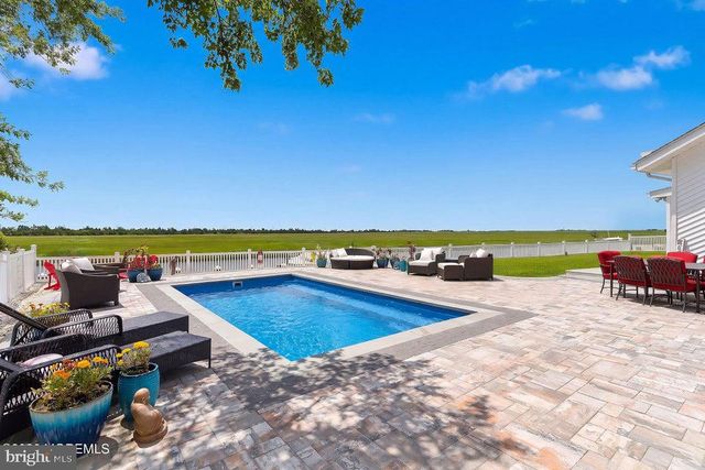 180 COUNTRY CLUB BLVD, Tuckerton, NJ 08087