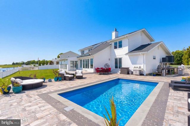 180 COUNTRY CLUB BLVD, Tuckerton, NJ 08087