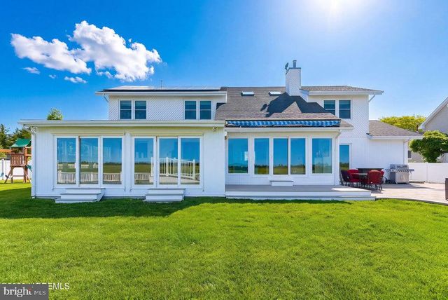 180 COUNTRY CLUB BLVD, Tuckerton, NJ 08087
