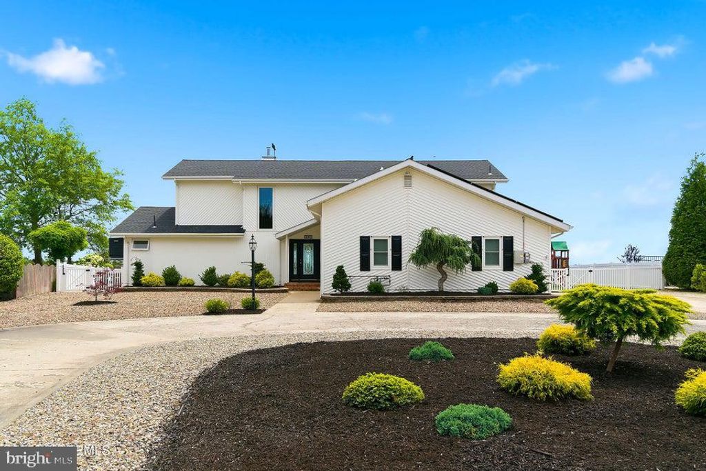 180 COUNTRY CLUB BLVD, Tuckerton, NJ 08087