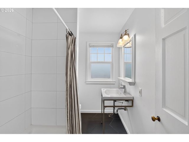 7343 N HURST Ave, Portland, OR 97203