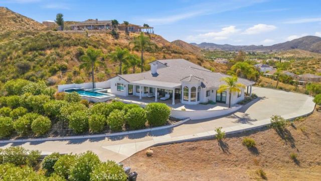 30931 Blackhorse, Canyon Lake, CA 92587