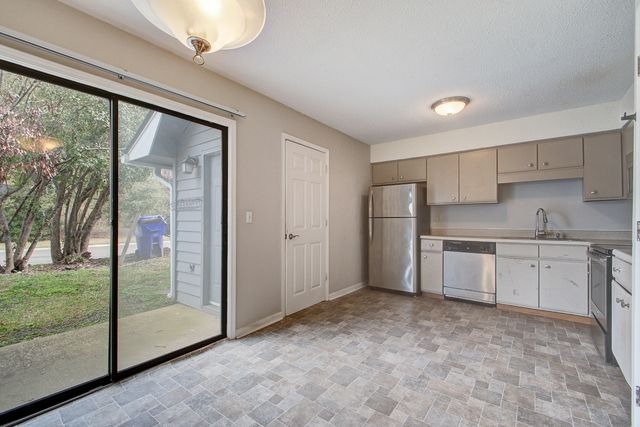 8016 Thelen Street, North Charleston, SC 29406