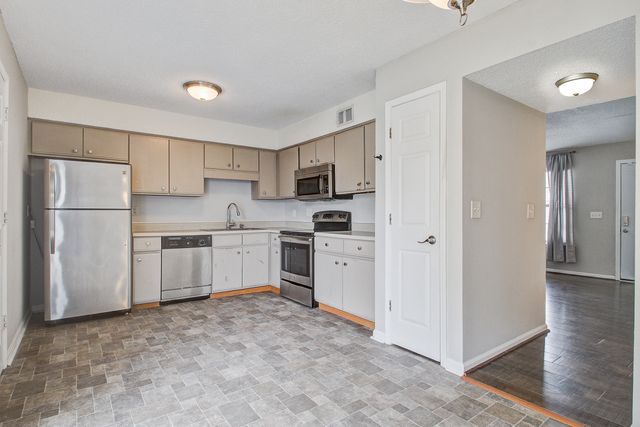 8016 Thelen Street, North Charleston, SC 29406